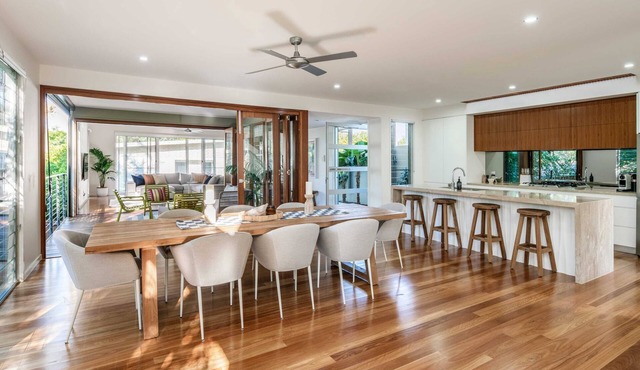 Headlands Hideaway - Pet Friendly Home at Moffs