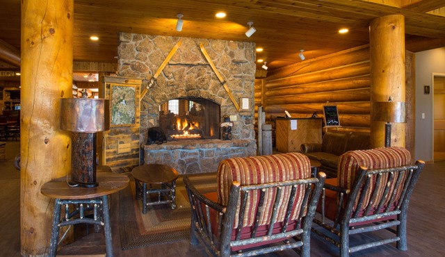 Headwaters Lodge & Cabins at Flagg Ranch