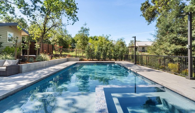 Healdsburg Modern home, 3BR/3.5BA pool, hot tub, outdoor kitchen, WiFi