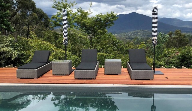 Healesville Garden Accommodation “RETREAT” (11 guests)