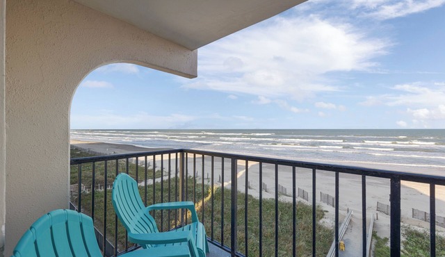 Hear the Waves from Beachfront Florence I #402! Dog-Friendly!