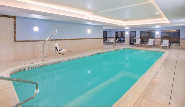 Hearing-Accessible King Suite w/Free Breakfast