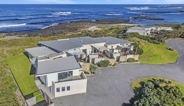 Hearns Beachside Villa 4