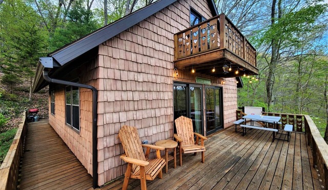 Heart Haus on the Hill - Near Hocking Hills, Updated/Private/Comfortable!