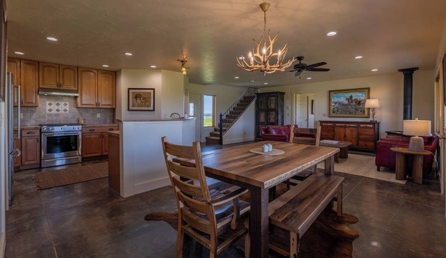 Heart Mountain Hideaway- Private Western Getaway, Mountain Views