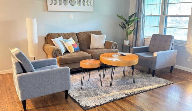 🏡 Heart of Abilene – Charming 3-Bedroom, 1-Bath Home ✨ Enjoy a cozy and inviting stay in this 3-bedroom, 1-bath home, perfectly located near restaurants, shopping, and local attractions 🍽️🛍️.
