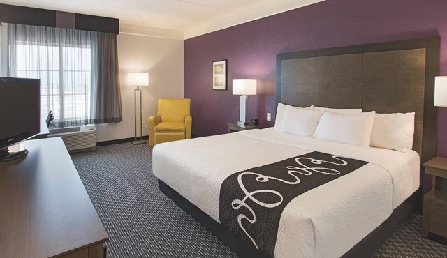 Heart of Adventure: Relax in Comfort Near Six Flags & AT&T Stadium!