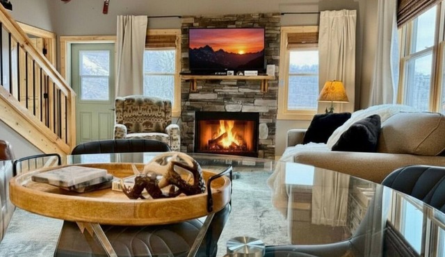 Heart of Beech Retreat/Walk to Concerts,Dining & Shops/Air Conditioning/Pets OK