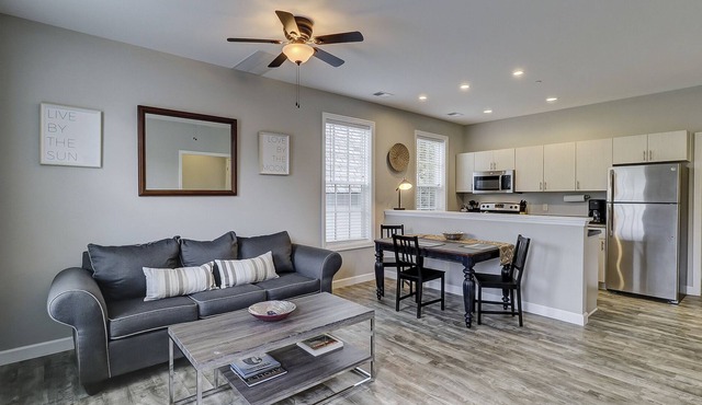 Heart of Bluffton - In the Promenade with a Balcony