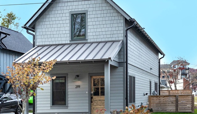 Heart of Brevard Hideaway - Walk/Bike to Downtown!