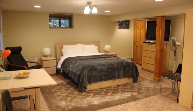 Heart of Brookline Private Accomodations