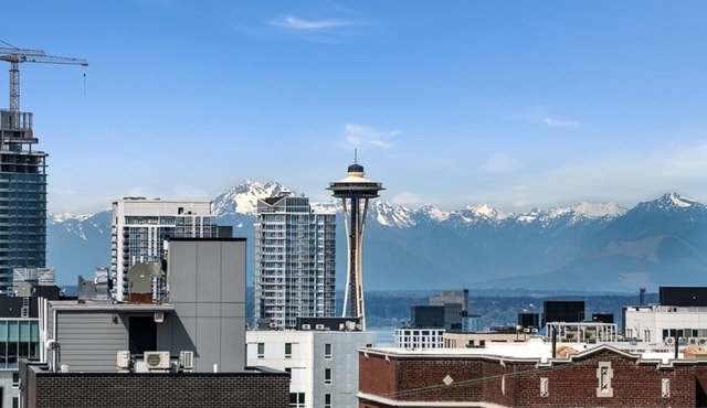 Heart of CapHil, Space needle view, Free parking