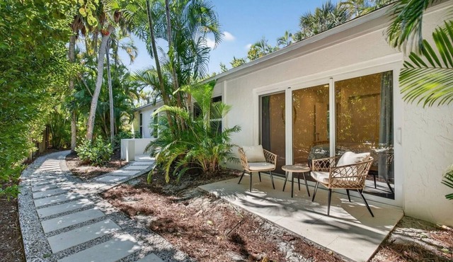 Heart of Captiva 4BR home; private sandy lane 254 steps to beach, restaurants!