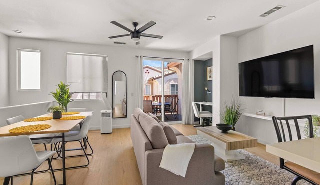 Heart of Carlsbad 2 bed 2 bath with Pool + Hot Tub
