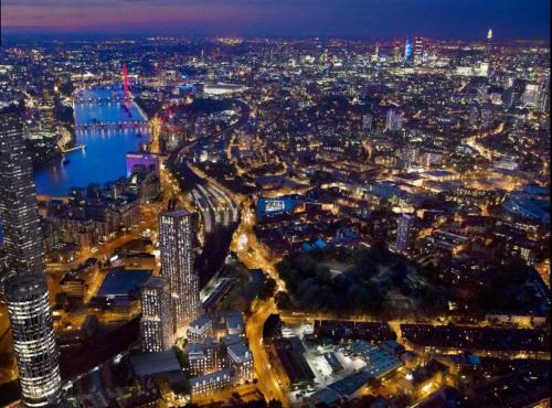 Heart of Central London Panoramic View 2 Bedroom Designer Luxury Apartment - Pool and Gym access