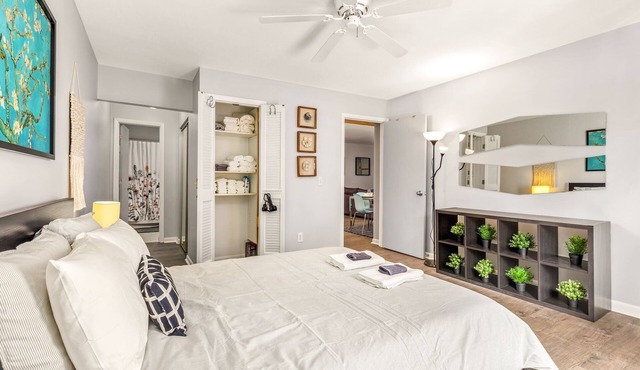 Heart of Chapel Hill - Lovely Spacious 2BD2BTH