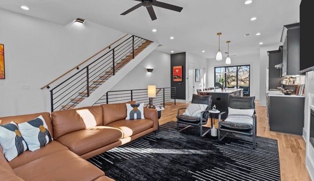Heart of Charlotte luxury 4-bedroom house with AC-Heat and high-speed WiFi