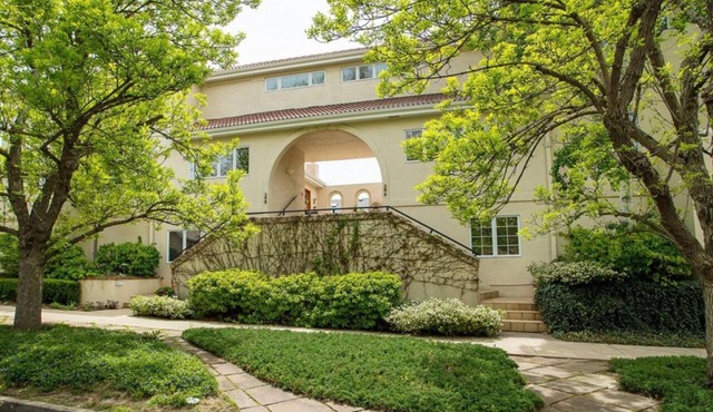 Heart of Cherry Creek | Group Retreat | Hot Tub
