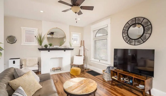 Heart of Columbus- Private Parking & Yard