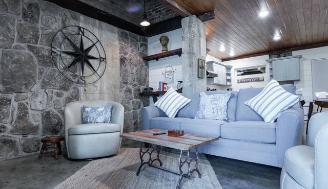 Heart of Cullman/Walk to Dining & Shops, 5 Minutes to Omniplex