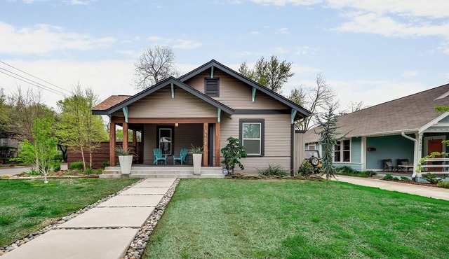 Heart of Dallas, 3 Bedroom, King Bed, Amazing Backyard