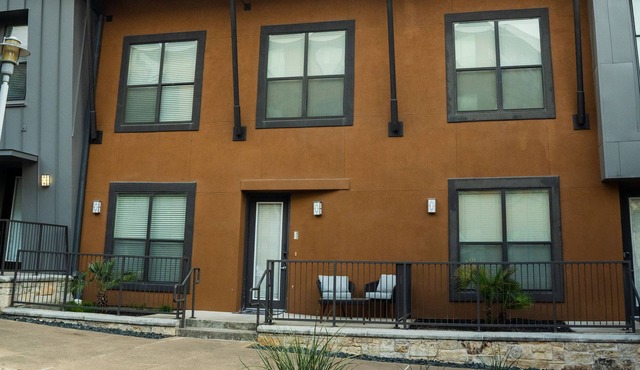 Heart of Domain, Modern 3bd,3b Stunning Townhome