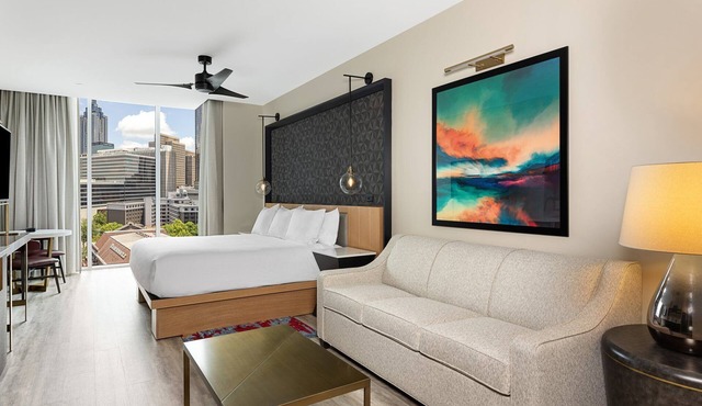 Heart of Downtown Atlanta Resort with Pool & Bar