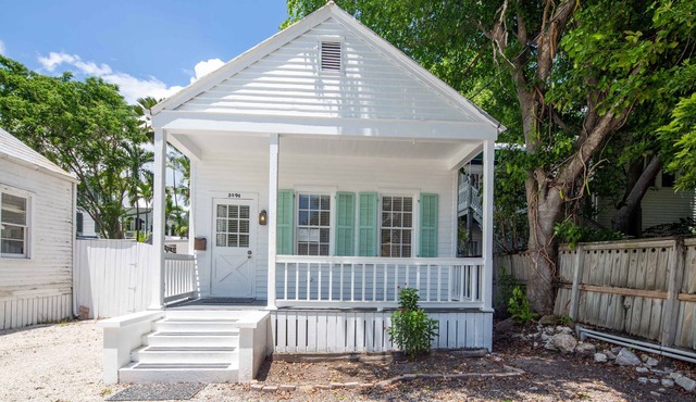 Heart of Downtown Key West Cottage With Off-Street Parking