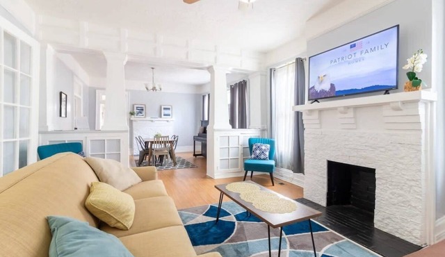 Heart of Downtown, Shops & Dining - Cozy Craftsman