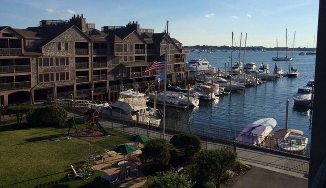 Heart of downtown!! Wyndham Onshore Resort...right on the water