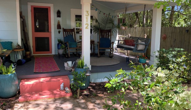 Heart of DT Southport with private, fenced yard! Perfect for pets! Sleeps 4