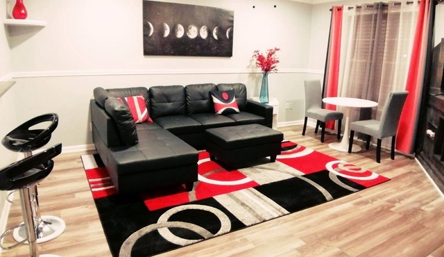 HEART of Dundalk & Bayview Entire Townhouse 5BRs!