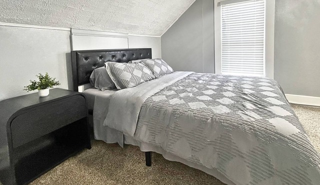 Heart of Evanaville - 15min or less to everything