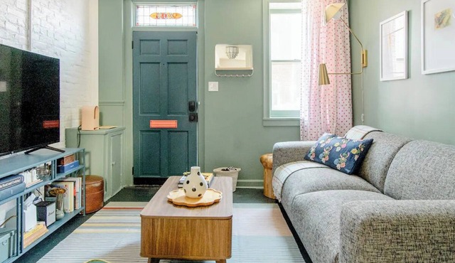 Heart of Fells Point | King Bed-BBQ Self Check-In