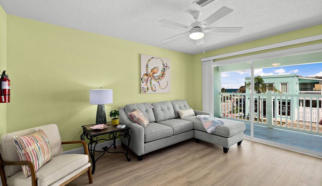 Heart of Flagler Beach, 1 Block To The Beach-Walk to Everything!