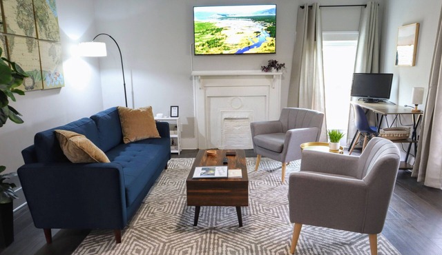Heart of Fountain Inn: 2BR Gem