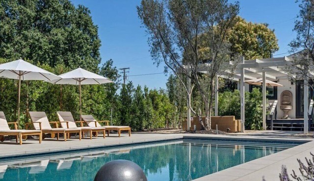 Heart of Healdsburg Cottage for 4, Pool, Spa, Fire Pit, WIFI, BBQ