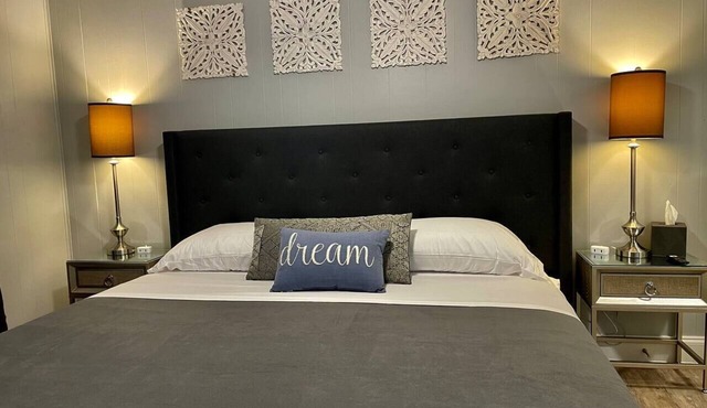 Heart of Henderson - Modern with Comfy King Bed