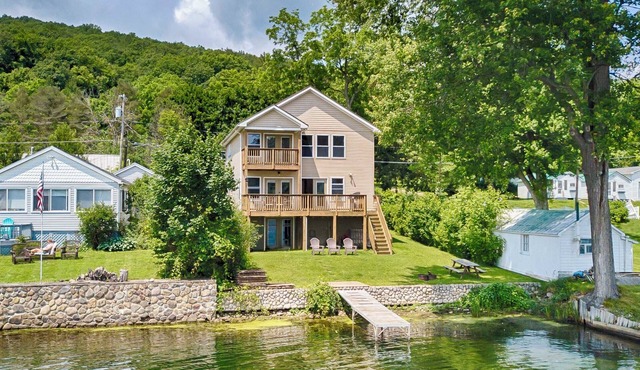 Heart of Honeoye: A Modern Honeoye Lakefront Getaway!