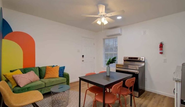 Heart of Houston - 2-BD/1-BA with Grill