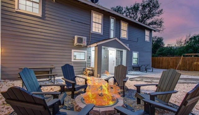 Heart of Houston - 8-BD/4-BA with Yard