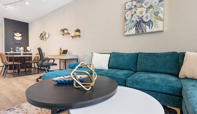 Heart of Irvine - Luxury Apt w/Pool & Gym 中文服务-