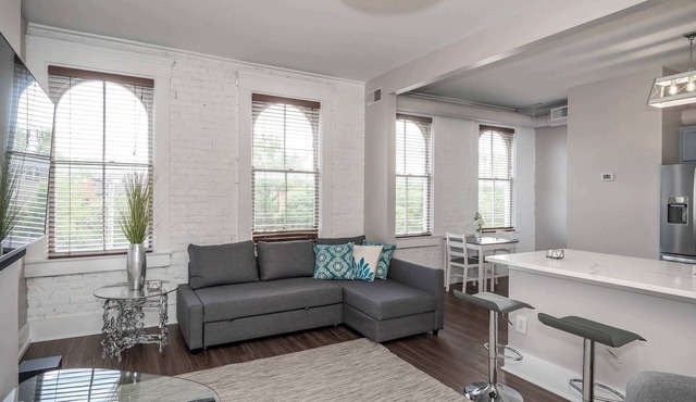 Heart of Mainstrasse Apt 4