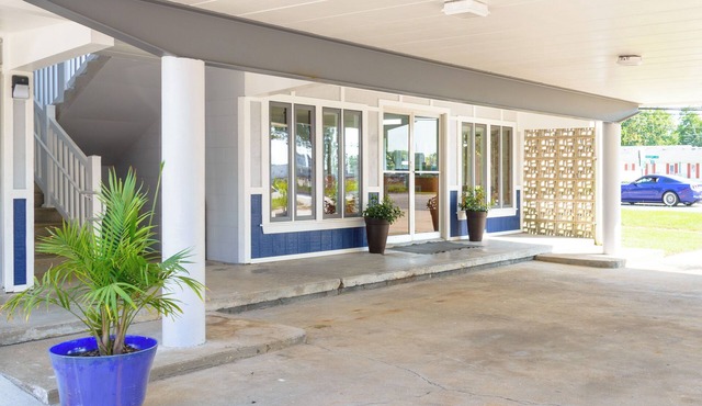 Heart of Manteo Motor Lodge