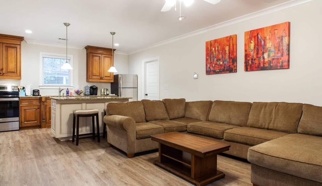 Heart of Midtown - Walkable - Private Pet Relief Yard - Gated Parking