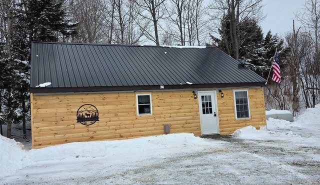 Heart of Moosehead Lodge, 2-bedroom, 2 bath in Rockwood