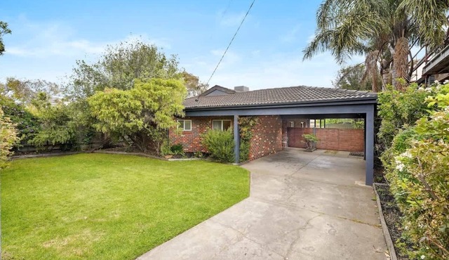 Heart of Mornington - Walk to the Beach