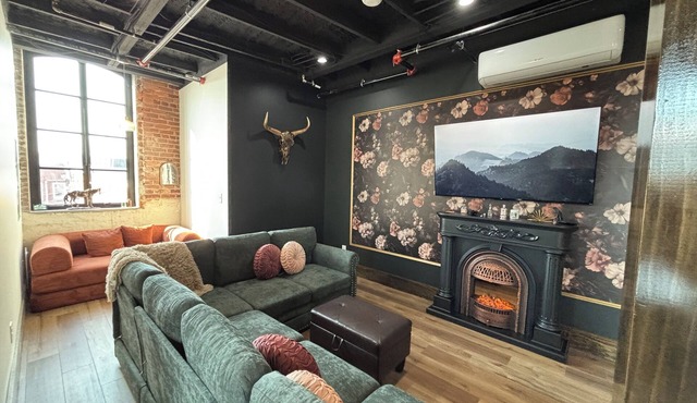 Heart of Mystic Falls - Apartment right on the square