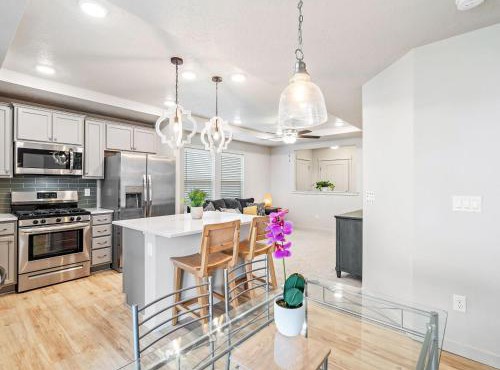 Heart of Nampa-Hot Tub-Fenced Yard-Full Kitchen