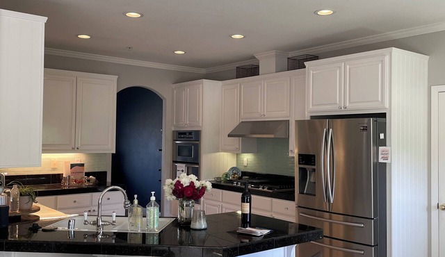 Heart of Napa Modern Beauty + Hot Tub and Gazebo